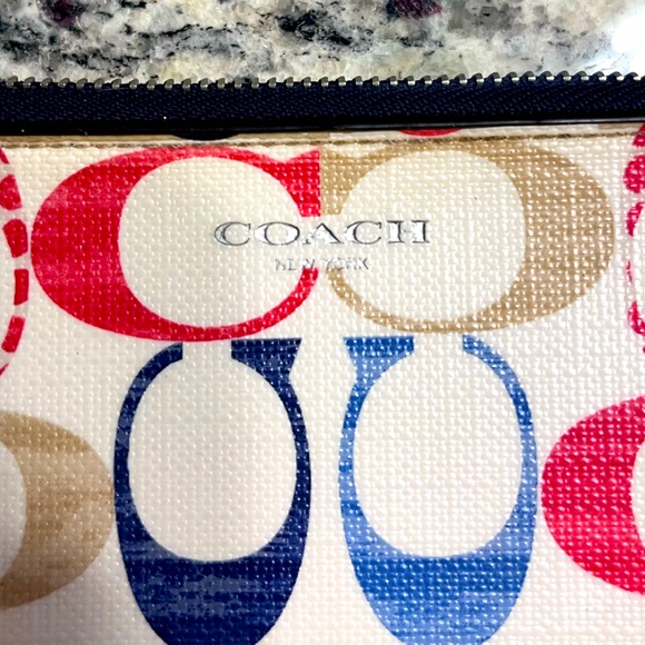 Coach wristlet - Picture 2 of 7